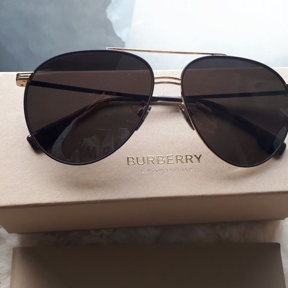 💯Authentic Burberry B 3108 BNIB sunglasses - Picture 4 of 15